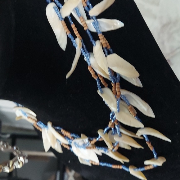 Handcrafted 5 Multi Strand sea shelk Beaded necklace - Picture 7 of 11
